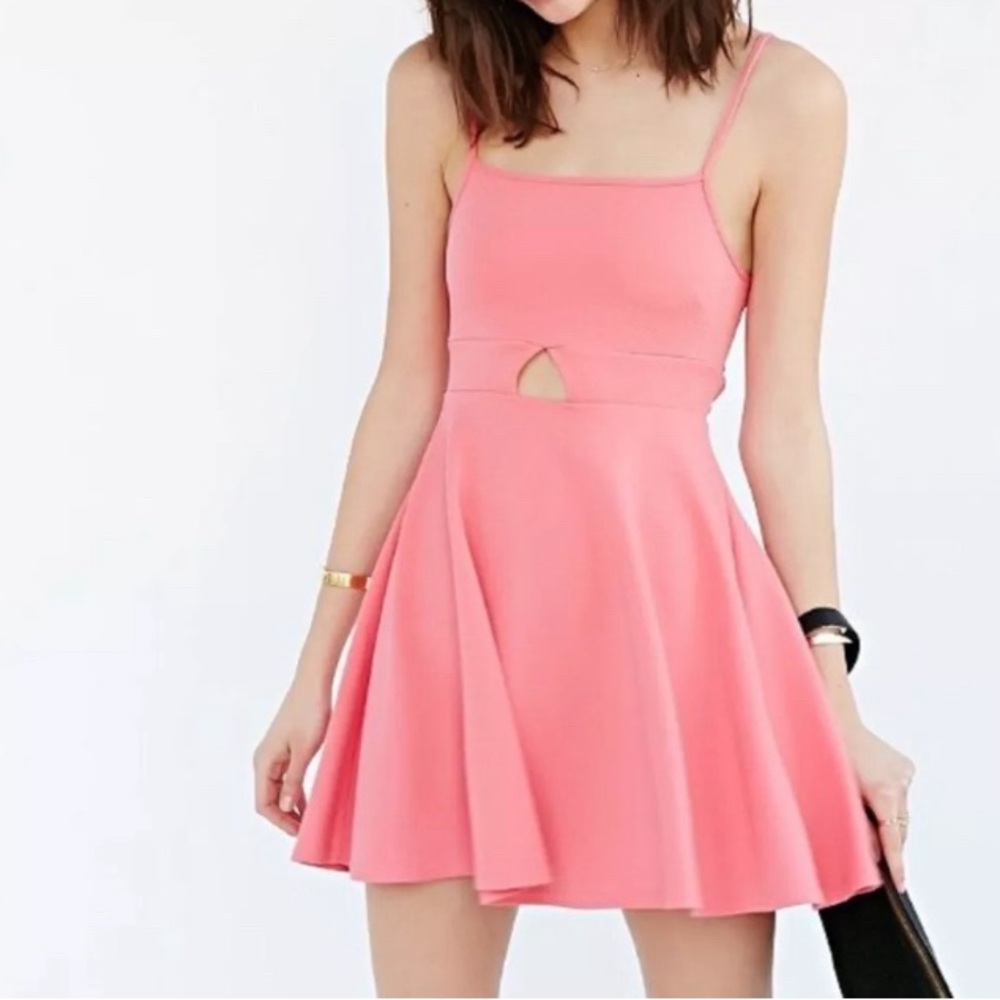 🌻BOGO 50% Off🌻 NWOT Urban Outfitters Oh My Love cutout dress